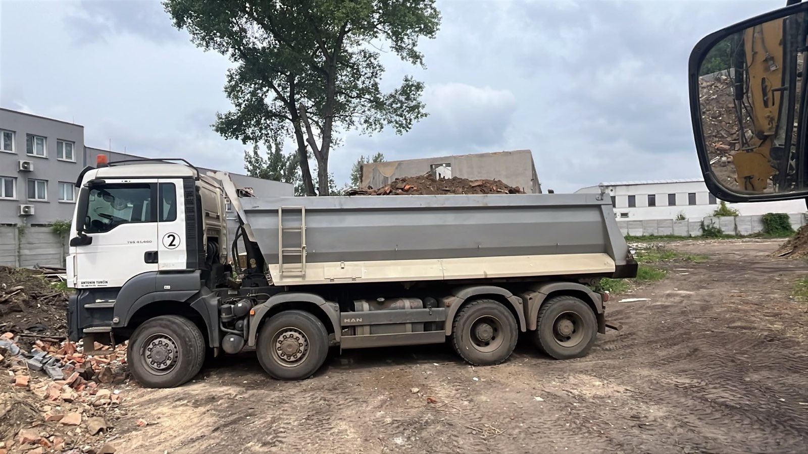 Sklápěč MAN 8×8 z boku